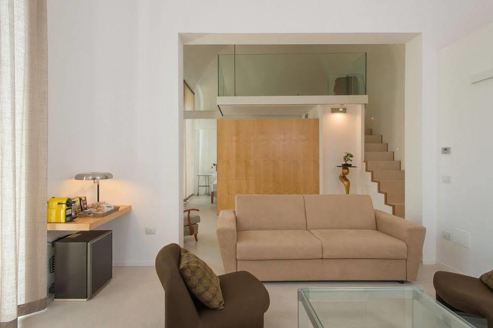 Le Bifore Charming House Lecce Exterior photo